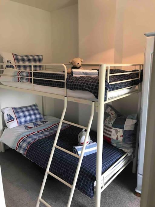 Lilly'S Cottage, Filey, Sleeps 8 Экстерьер фото